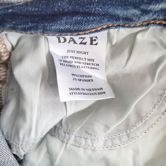 Women's Daze Mid Rise Flare Leg Jeans Size 30 - Picture 4 of 7